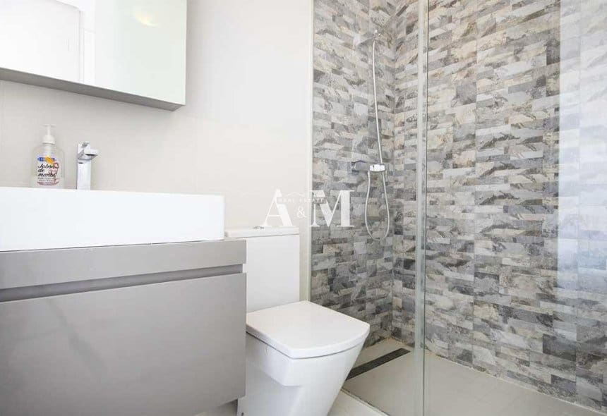 2 soverom Leilighet til leie i Villamartin med svømmebasseng garasje - € 1 350 (Ref: 10095678)