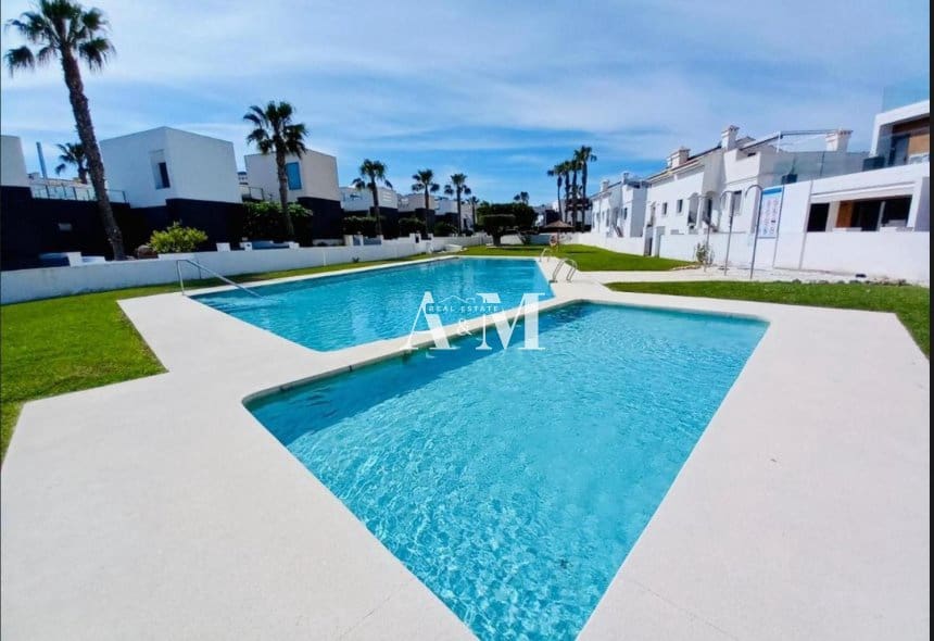 2 soverom Leilighet til leie i Villamartin med svømmebasseng garasje - € 1 350 (Ref: 10095678)