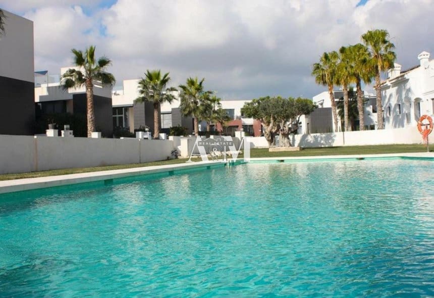 2 soverom Leilighet til leie i Villamartin med svømmebasseng garasje - € 1 350 (Ref: 10095678)