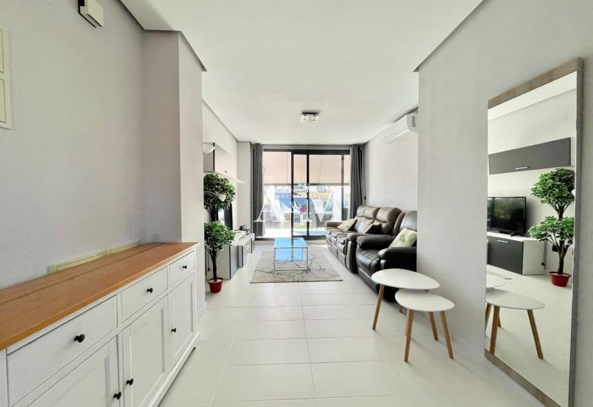 2 quarto Apartamento para arrendar em Villamartin com piscina garagem - 1 350 € (Ref: 10095678)