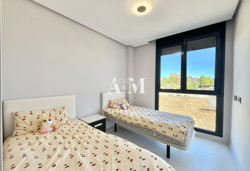 2 quarto Apartamento para arrendar em Villamartin com piscina garagem - 1 350 € (Ref: 10095678)