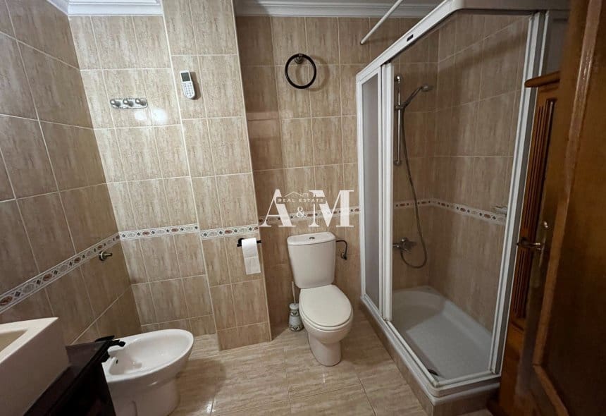 2 sypialnia Apartament przy plaży do wynajęcia w La Manga del Mar Menor z basenem garażem - 750 € (Ref: 10095679)