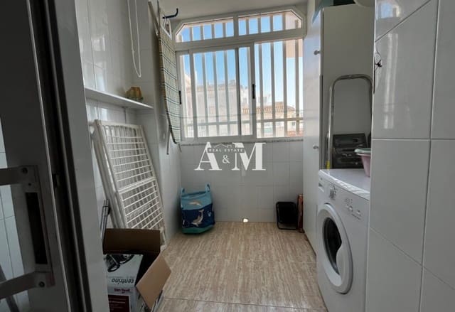 2 makuuhuone Ranta-asunto vuokrattavana paikassa La Manga del Mar Menor mukana uima-altaan 
autotalli - 750 € (Ref: 10095679)
