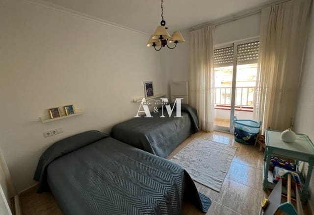 2 makuuhuone Ranta-asunto vuokrattavana paikassa La Manga del Mar Menor mukana uima-altaan 
autotalli - 750 € (Ref: 10095679)