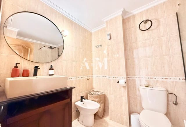 Apartamento Playa de 2 habitaciones en La Manga del Mar Menor en alquiler con piscina garaje - 750 € (Ref: 10095679)