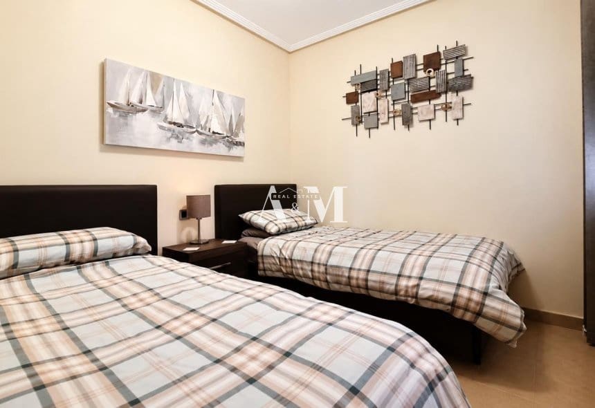 Apartamento de 2 habitaciones en Los Alcázares en alquiler con piscina garaje - 850 € (Ref: 10095680)