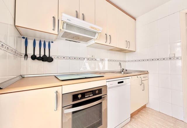 Apartamento Playa de 2 habitaciones en La Manga del Mar Menor en alquiler con piscina garaje - 750 € (Ref: 10095681)