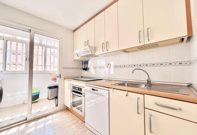 Apartamento Playa de 2 habitaciones en La Manga del Mar Menor en alquiler con piscina garaje - 750 € (Ref: 10095681)