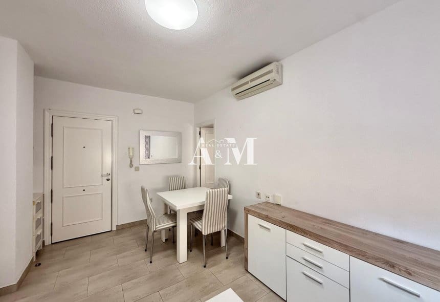 Apartamento de 2 habitaciones en Guardamar del Segura en alquiler - 750 € (Ref: 10095686)