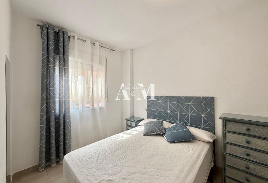 Apartamento de 2 habitaciones en Guardamar del Segura en alquiler - 750 € (Ref: 10095686)