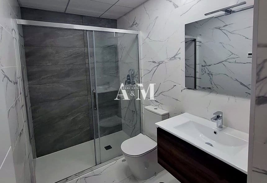 2 bedroom Apartment for rent in Torrevieja with pool - € 1,250 (Ref: 10095687)