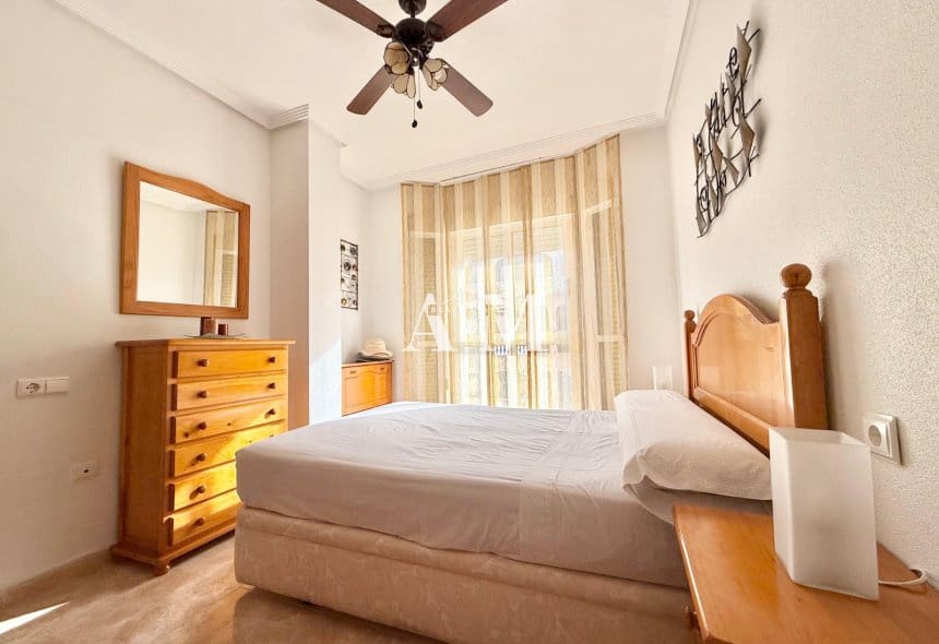 2 slaapkamer Appartement te huur in Torrevieja - € 650 (Ref: 10095688)