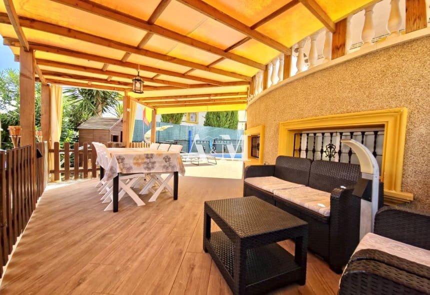 3 quarto Moradia para arrendar em Orihuela Costa com piscina - 1 400 € (Ref: 10095689)