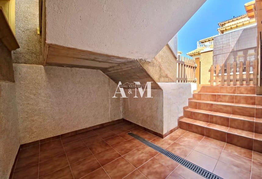 3 quarto Moradia para arrendar em Orihuela Costa com piscina - 1 400 € (Ref: 10095689)