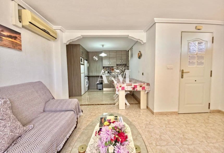 3 quarto Moradia para arrendar em Orihuela Costa com piscina - 1 400 € (Ref: 10095689)