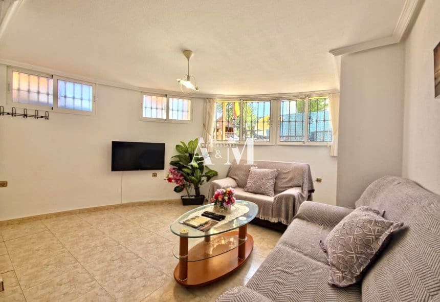 3 quarto Moradia para arrendar em Orihuela Costa com piscina - 1 400 € (Ref: 10095689)