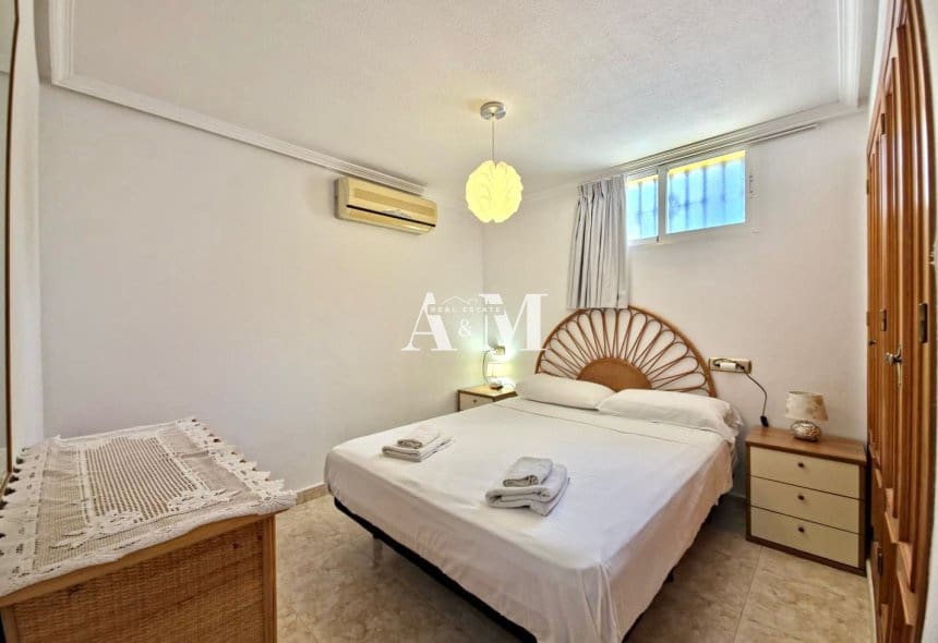 3 quarto Moradia para arrendar em Orihuela Costa com piscina - 1 400 € (Ref: 10095689)