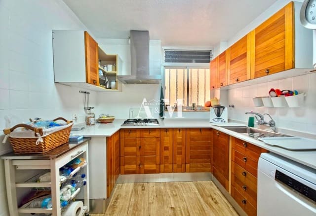 3 soveværelse Strandlejlighed til leje i Dehesa de Campoamor, Orihuela med swimmingpool - € 850 (Ref: 10095690)
