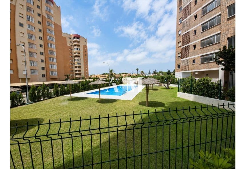 3 quarto Apartamento de Praia para arrendar em Dehesa de Campoamor com piscina - 850 € (Ref: 10095690)