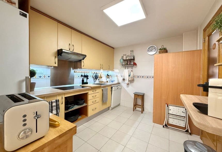 4 Zimmer Strandapartment zu vermieten in Dehesa de Campoamor mit Pool Garage - 1.300 € (Ref: 10095692)