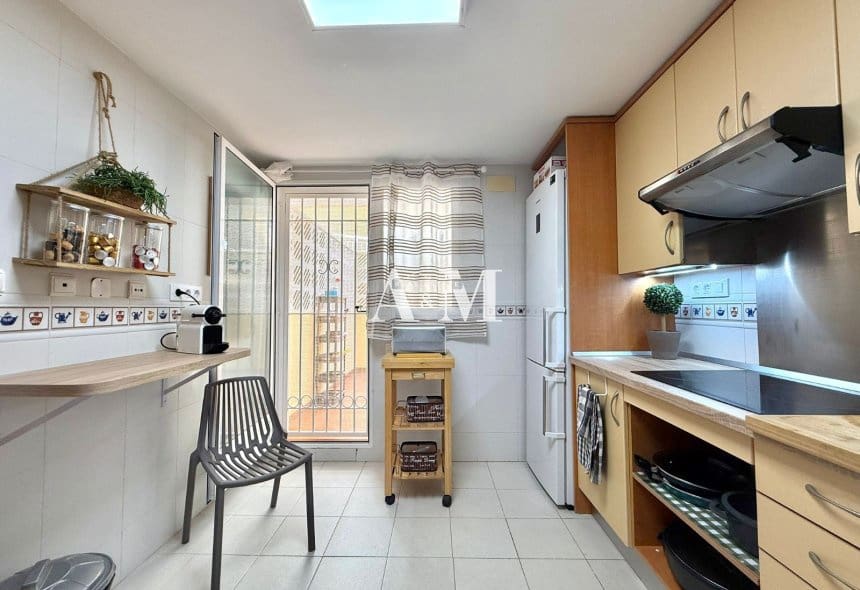 4 Zimmer Strandapartment zu vermieten in Dehesa de Campoamor mit Pool Garage - 1.300 € (Ref: 10095692)
