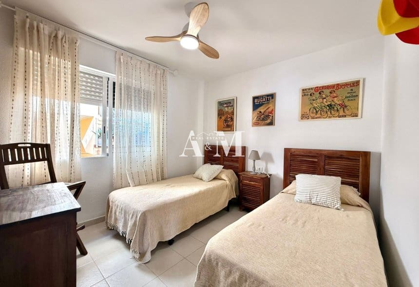 4 Zimmer Strandapartment zu vermieten in Dehesa de Campoamor mit Pool Garage - 1.300 € (Ref: 10095692)
