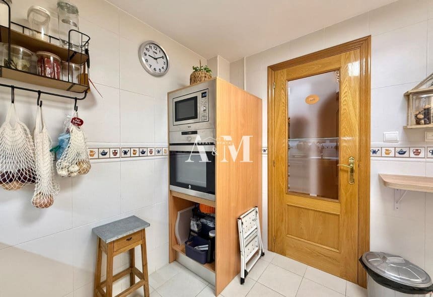 4 Zimmer Strandapartment zu vermieten in Dehesa de Campoamor mit Pool Garage - 1.300 € (Ref: 10095692)
