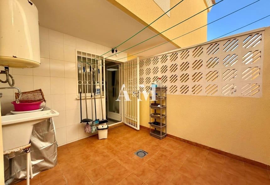 4 Zimmer Strandapartment zu vermieten in Dehesa de Campoamor mit Pool Garage - 1.300 € (Ref: 10095692)