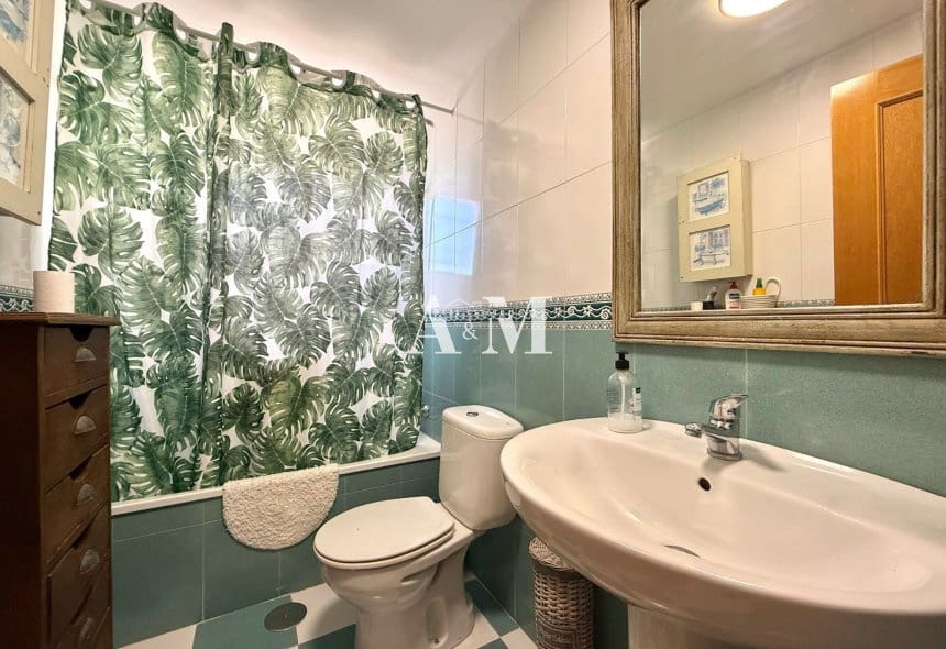 4 Zimmer Strandapartment zu vermieten in Dehesa de Campoamor mit Pool Garage - 1.300 € (Ref: 10095692)