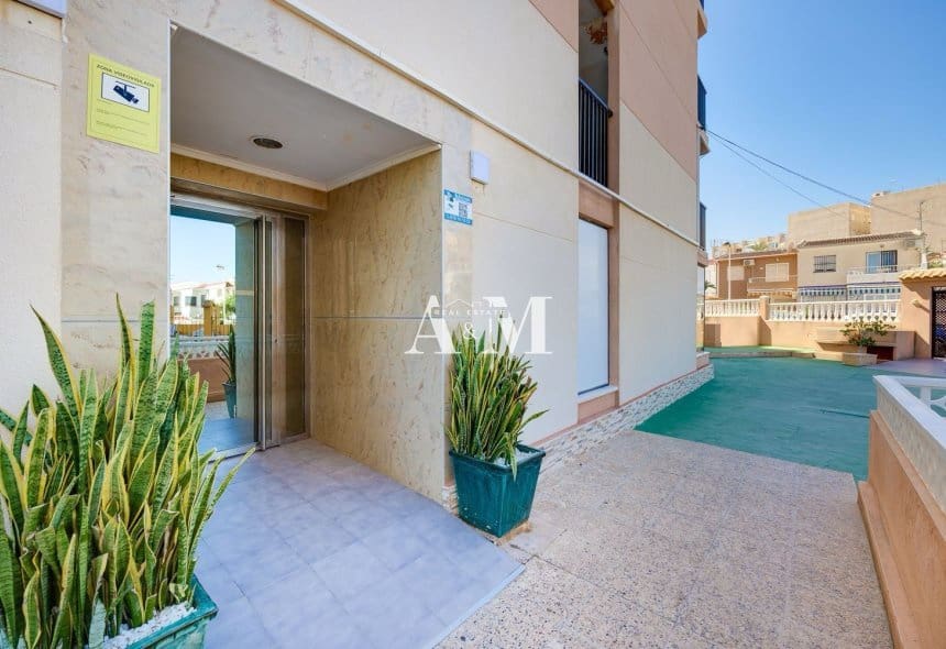 2 makuuhuone Ranta-asunto vuokrattavana paikassa La Mata - 950 € (Ref: 10095694)