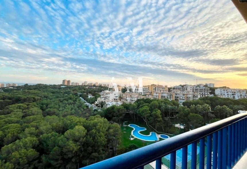 2 quarto Apartamento para arrendar em Dehesa de Campoamor com piscina - 750 € (Ref: 10095695)