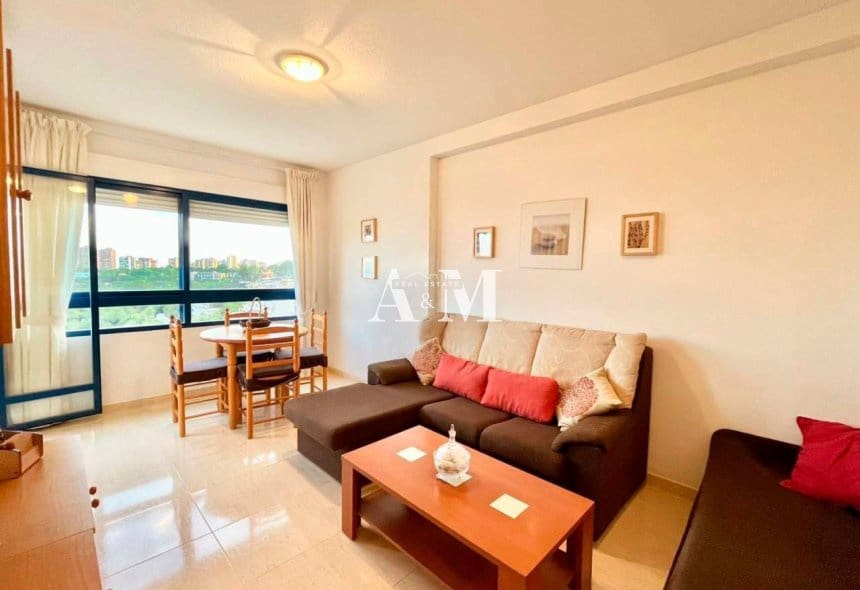 2 quarto Apartamento para arrendar em Dehesa de Campoamor com piscina - 750 € (Ref: 10095695)