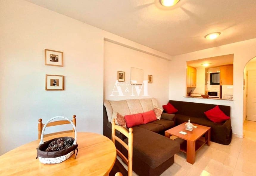 2 quarto Apartamento para arrendar em Dehesa de Campoamor com piscina - 750 € (Ref: 10095695)