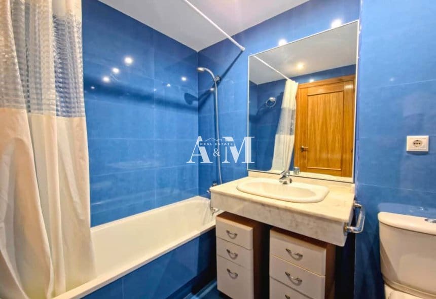 3 sypialnia Penthouse do wynajęcia w Dehesa de Campoamor z basenem garażem - 900 € (Ref: 10095696)