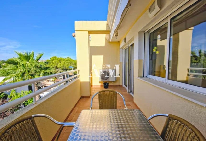 3 sypialnia Penthouse do wynajęcia w Dehesa de Campoamor z basenem garażem - 900 € (Ref: 10095696)