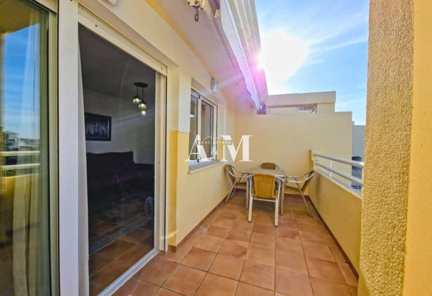 3 sypialnia Penthouse do wynajęcia w Dehesa de Campoamor z basenem garażem - 900 € (Ref: 10095696)