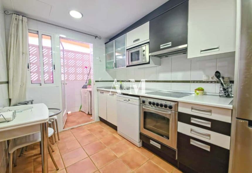 3 sypialnia Penthouse do wynajęcia w Dehesa de Campoamor z basenem garażem - 900 € (Ref: 10095696)