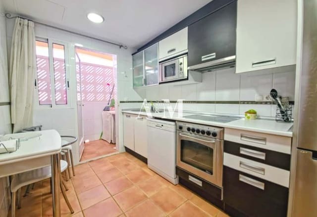 Penthouse de 3 chambres à louer à Dehesa de Campoamor, Orihuela avec piscine garage - 900 € (Ref: 10095696)