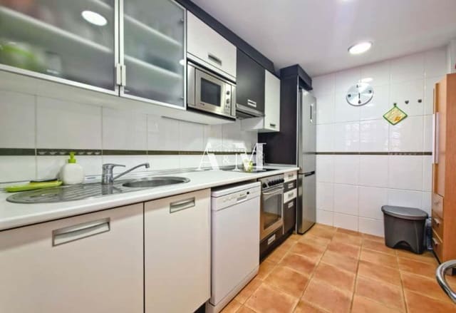 Penthouse de 3 chambres à louer à Dehesa de Campoamor, Orihuela avec piscine garage - 900 € (Ref: 10095696)