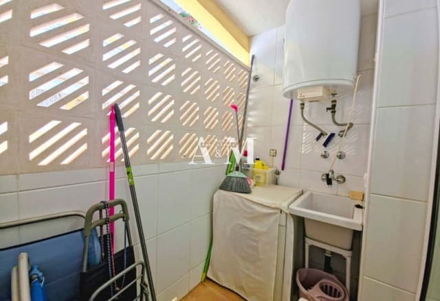 Penthouse de 3 chambres à louer à Dehesa de Campoamor, Orihuela avec piscine garage - 900 € (Ref: 10095696)