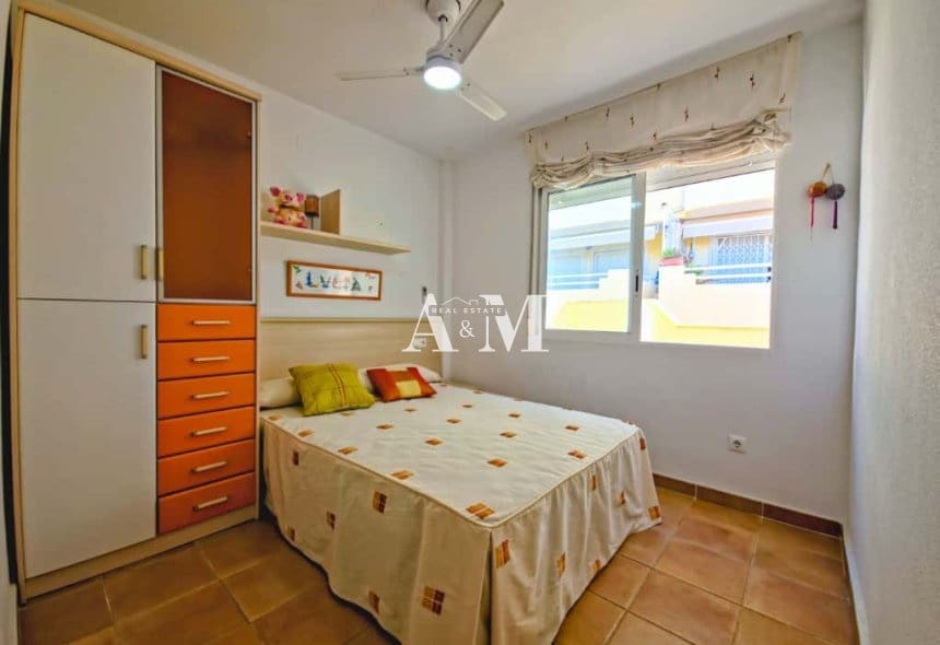 3 sypialnia Penthouse do wynajęcia w Dehesa de Campoamor z basenem garażem - 900 € (Ref: 10095696)