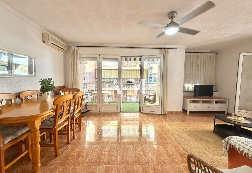 3 soveværelse Strandlejlighed til leje i Torrevieja - € 900 (Ref: 10095698)