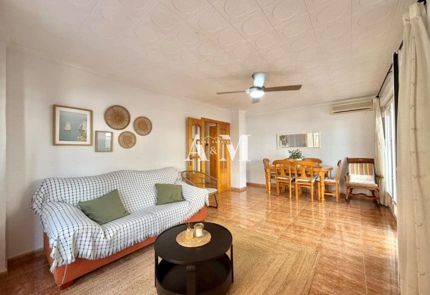 3 soveværelse Strandlejlighed til leje i Torrevieja - € 900 (Ref: 10095698)