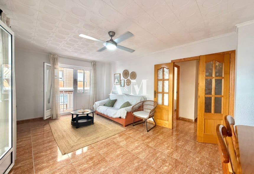 3 soveværelse Strandlejlighed til leje i Torrevieja - € 900 (Ref: 10095698)