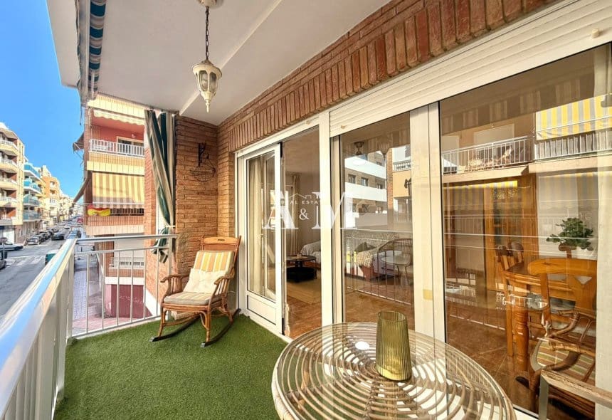 3 soveværelse Strandlejlighed til leje i Torrevieja - € 900 (Ref: 10095698)