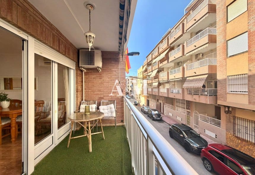 3 soveværelse Strandlejlighed til leje i Torrevieja - € 900 (Ref: 10095698)