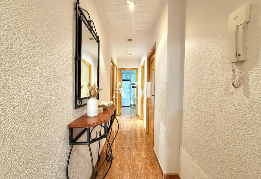 3 soveværelse Strandlejlighed til leje i Torrevieja - € 900 (Ref: 10095698)