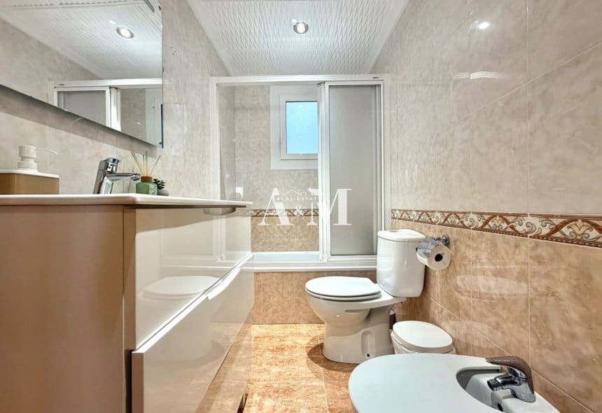 3 soveværelse Strandlejlighed til leje i Torrevieja - € 900 (Ref: 10095698)