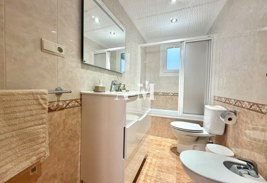 3 soveværelse Strandlejlighed til leje i Torrevieja - € 900 (Ref: 10095698)