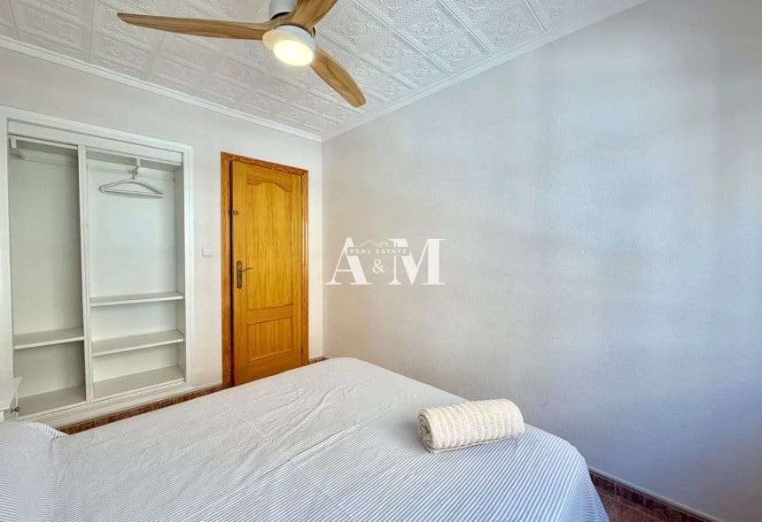 3 soveværelse Strandlejlighed til leje i Torrevieja - € 900 (Ref: 10095698)